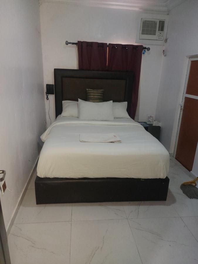 Rush Hotel & Apartments Lagos Eksteriør bilde